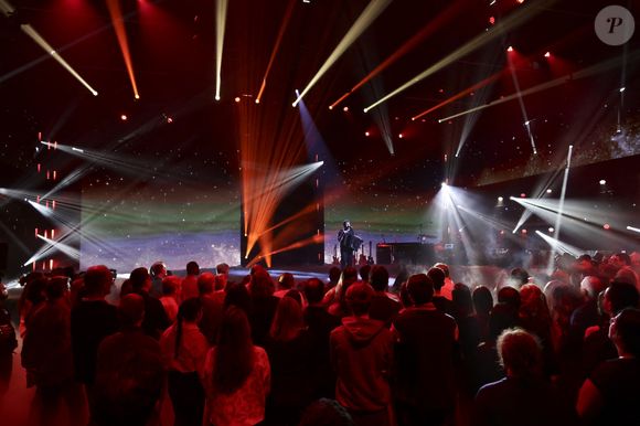 Claudio Capéo, lors de l'enregistrement de l'émission "La fête de la chanson française - 20 ans d'émotions" présentée par L.Thilleman et A.Manoukian, et diffusée le 17 avril sur France 3 à Paris, France, le 9 décembre 2025. © Jack Tribeca/Bestimage