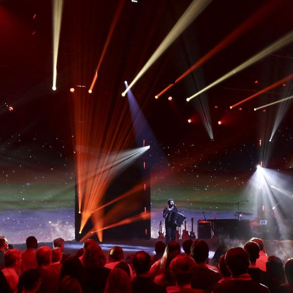 Claudio Capéo, lors de l'enregistrement de l'émission "La fête de la chanson française - 20 ans d'émotions" présentée par L.Thilleman et A.Manoukian, et diffusée le 17 avril sur France 3 à Paris, France, le 9 décembre 2025. © Jack Tribeca/Bestimage