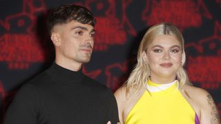 Pour leur fille Esmée, Louane et son compagnon Florian Rossi peuvent compter sur l’aide précieuse d’une personne de leur clan
