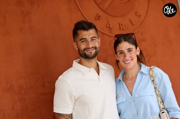 Mariés depuis 2019, ils sont devenus parents de trois garçons, Juliann, Adriann et Bastiann.

Benoit Assadi et Jesta Hillman au village lors des Internationaux de France de Tennis de Roland Garros 2023. Paris, le 7 juin 2023. © Jacovides / Moreau / Bestimage