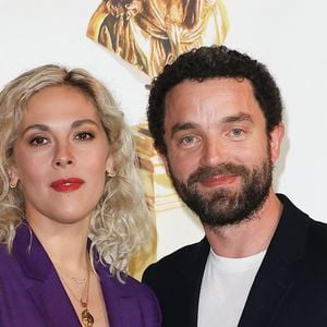 Alysson Paradis et Guillaume Gouix à la 35ème cérémonie des Molières aux Folies Bergère à Paris, le 6 mai 2024. 

Photo : Coadic Guirec / Bestimage