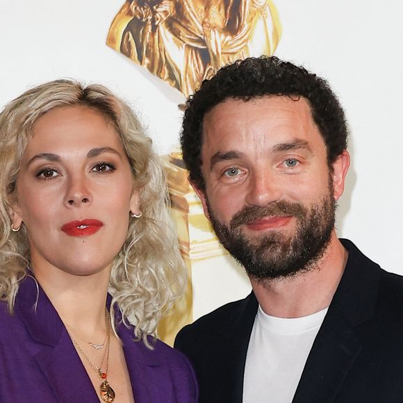 Alysson Paradis et Guillaume Gouix à la 35ème cérémonie des Molières aux Folies Bergère à Paris, le 6 mai 2024. 

Photo : Coadic Guirec / Bestimage