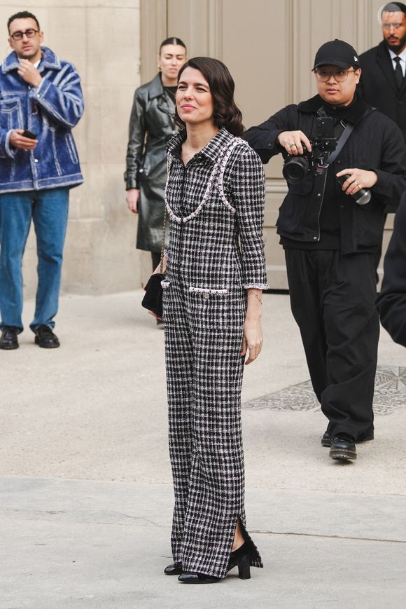 Charlotte Casiraghi - Arrivées au défilé Chanel Collection Prêt-à-Porter Automne/Hiver 2025-2026 lors de la Fashion Week de Paris (PFW), le 11 mars 2025. 
© Lucia Sabatelli / Bestimage