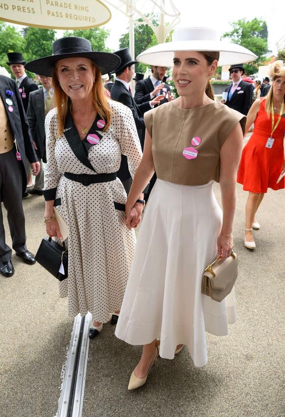 La duchesse d'York et la princesse Eugénie assistent à la quatrième journée du Royal Ascot 2025, à l'hippodrome d'Ascot, dans le Berkshire, au Royaume-Uni, le 20 juin 2025. © Peters Doug/EMPICS Entertainment/ABACAPRESS.COM