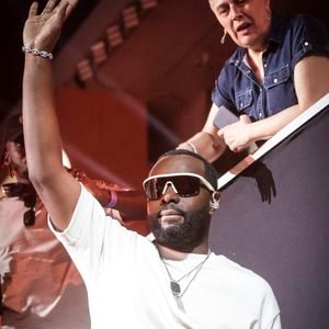 Gims à l'émission "Le plus grand karaoké de France : Les tubes de légendes" au stade Roland Garros à Paris, diffusée le 24 août à 21h10 sur M6. Photo par Jack Tribeca / Bestimage