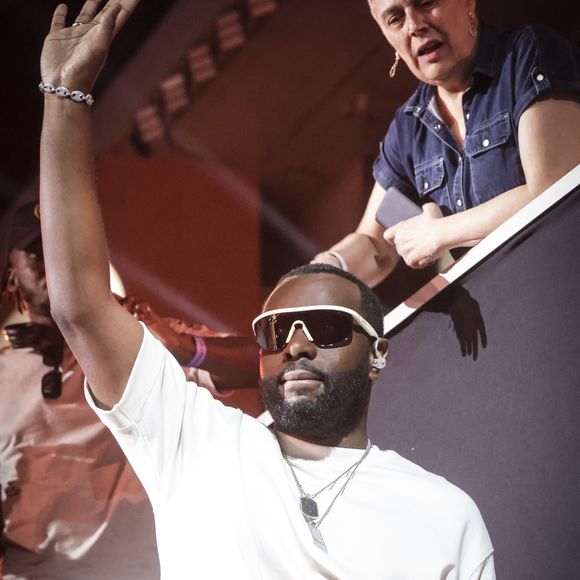 Gims à l'émission "Le plus grand karaoké de France : Les tubes de légendes" au stade Roland Garros à Paris, diffusée le 24 août à 21h10 sur M6. Photo par Jack Tribeca / Bestimage