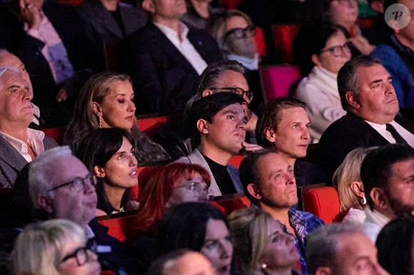 Exclusif - Alain-Fabien Delon et Laura Bensadoun lors de la soirée hommage Ciné-concert symphonique "Alain Delon, le dernier Samouraï" au palais des congrès à Paris le 8 novembre 2024 le jour de son anniversaire. Pour cette soirée, le chef d'orchestre Vahan Mardirossian a dirigé l'orchestre symphonique de Douai.

© Moreau / Jacovides / Bestimage
