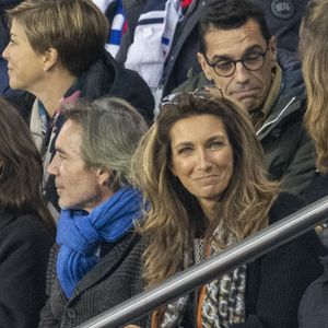 Anne-Claire Coudray et son compagnon Nicolas Vix dans les tribunes lors du match de football de qualification pour la Coupe du monde 2022 entre la France et le Kazakhstan au stade Parc des Princes à Paris, France, le 13 novembre 2021. La France a gagné 8-0. © Cyril Moreau/Bestimage