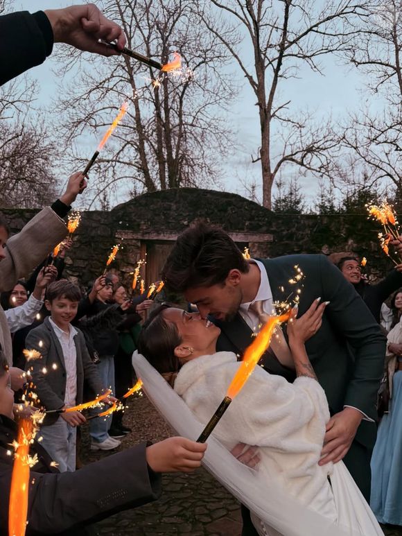 Cécilia Siharaj, aventurière de "Koh-Lanta", célèbre son mariage avec son compagnon Maxence.