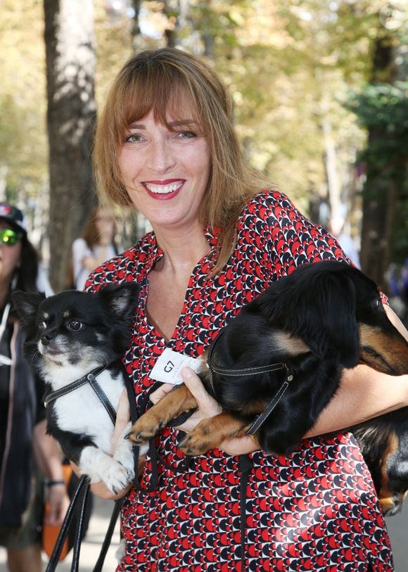 Maman accomplie, la fille de cœur du présentateur a une brillante carrière en tant que scénographe et décoratrice.

Exclusif - Stéfanie (Stéphanie) Jarre (fille de Dany Saval) - Les invités de l'émission de Michel Drucker "Vivement dimanche prochain" arrivent pour l'enregistrement à Paris le 31 août 2016
Agence / Bestimage