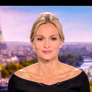 Audrey Crespo-Mara a fait son retour ce soir (25/07/2025) au JT de 20h de TF1 une semaine après les obsèques de son mari Thierry Ardisson.
© Capture TV via Bestimage