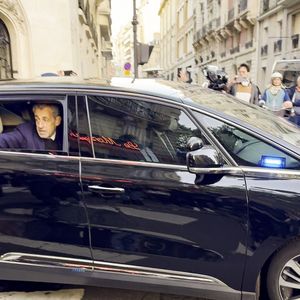 Nicolas Sarkozy en voiture pour se rendre à la prison de La Santé à Paris, France, le 21 octobre 2025. 

. © Charles Cohen-Boyer/Bestimage
