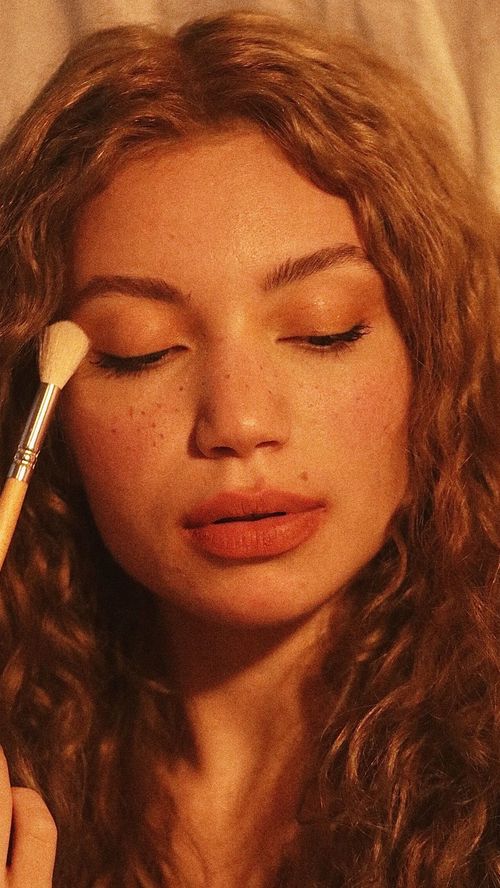 Comment lifter des paupières tombantes ? Les secrets d’une maquilleuse