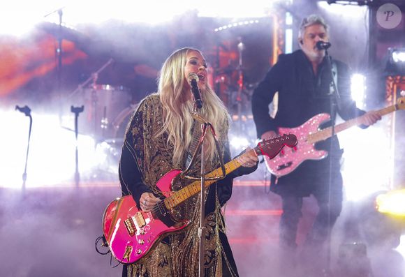 La chanteuse de musique country Carrie Underwood se produit à Times Square lors du réveillon du Nouvel An, le mardi 31 décembre 2024, à New York. On estime qu'un million de personnes sont rassemblées sur Times Square et que plus d'un milliard regarderont dans le monde entier la traditionnelle boule de cristal Waterford qui tombera en 2025. Photo by John Angelillo/UPI/ABACAPRESS.COM