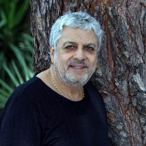 Exclusif - Rendez-vous avec Enrico Macias, sa fille Jocya, et leur amie Jasmine Roy à l'hôtel Mas Bellevue à Saint-Tropez, le 28 juillet 2014. 
©Franz Chavaroche / Nice Matin / Bestimage