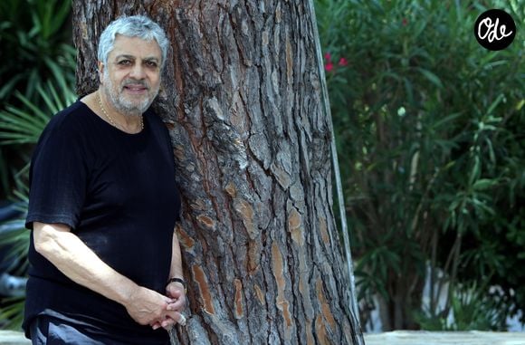 Exclusif - Rendez-vous avec Enrico Macias, sa fille Jocya, et leur amie Jasmine Roy à l'hôtel Mas Bellevue à Saint-Tropez, le 28 juillet 2014. 
©Franz Chavaroche / Nice Matin / Bestimage