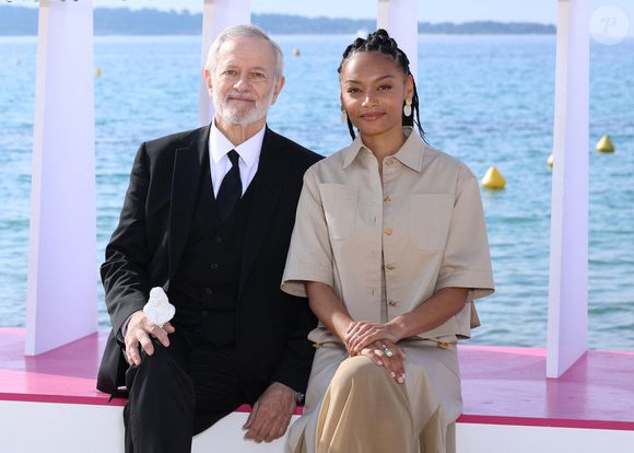 Francis Huster et Philypa Phoenix lors de la 9ème édition du festival "CanneSeries" à Cannes, le 28 avril 2026.

Photo par Denis Guignebourg/Bestimage