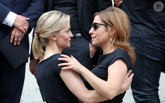 Léa Salamé, Audrey Crespo-Mara - Sorties des obsèques de Thierry Ardisson en l’église Saint-Roch de Paris, France, le 17 juillet 2025. 

© Clovis-Jacovides/Bestimage