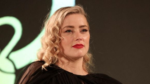 Amber Heard maman à 39 ans : l’ex-femme de Johnny Depp célèbre l’arrivée de ses jumeaux en photo et révèle leurs prénoms