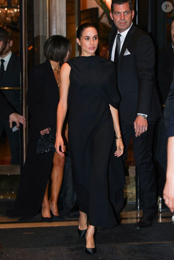 Meghan Markle a été aperçue lors d'une apparition glamour à Paris, en France, le 4 octobre 2025.  Photo by Aissaoui Nacer/Splash News/ABACAPRESS.COM