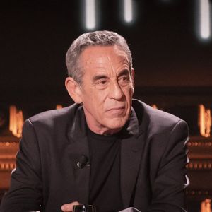 Thierry Ardisson est décédé à Paris le 14 juillet à l’âge de 76 ans, des suites d’un cancer du foie.

Exclusif - Thierry Ardisson - Enregistrement de l'émission "On Est En Direct (OEED)", présentée par L.Ruquier et L.Salamé, et diffusée en direct le 30 avril sur France 2
© Jack Tribeca / Bestimage