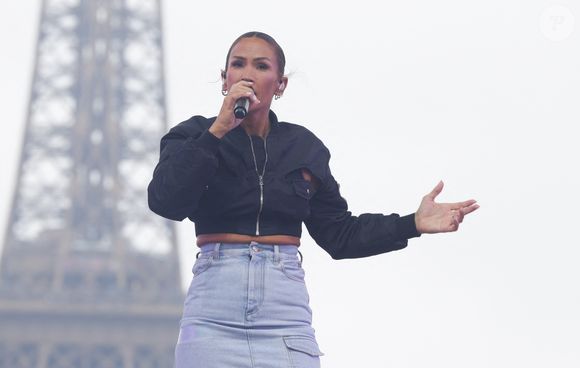 Vitaa lors du concert à l'occasion de l'opération "vacances de OUF, journée des oubliés des vacances" pour les 80 ans du Secours Populaire au Champ-de-Mars à Paris le 20 août 2025.

© Coadic Guirec / Bestimage