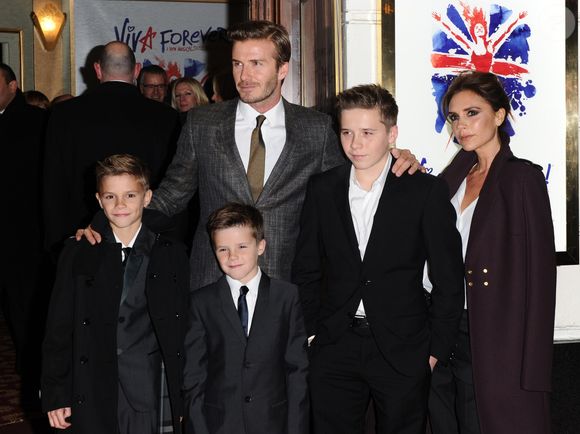 David Beckham, Victoria Beckham, et leurs enfants Cruz Beckham, Brooklyn Beckham, et Romeo Beckham - Tapis rouge de la comedie musicale "Viva Forever" a Londres. FLYNET UK / BESTIMAGE