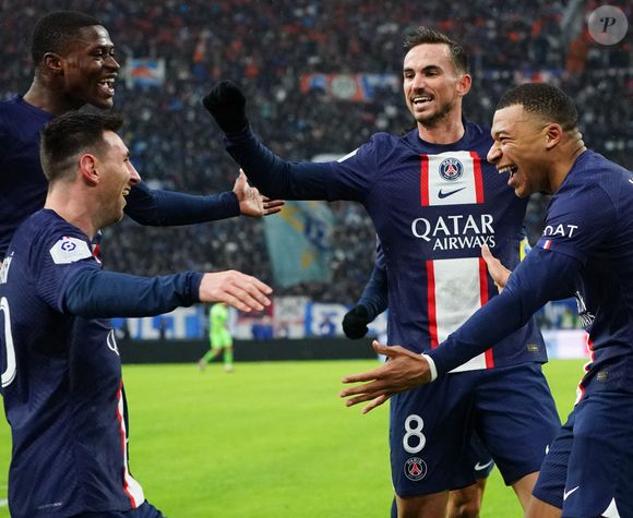 joie - Kylian Mbappé (PSG) - Lionel Messi (PSG) - Match de football en ligue 1 Uber Eats : Le PSG (Paris Saint Germain) écrase Marseille (OM) 3 - 0 sur ses terres au stade Vélodrome le 26 février 2023.

© Norbert Scanella / Panoramic / Bestimage