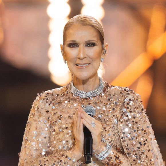 Concert de Céline Dion au défilé anniversaire Elie Saab "1001 Seasons of Elie Saab" à l'espace "The Venue" à Riyad, Arabie saoudite le 13 novembre 2024.
Céline Dion fait son grand retour sur scène depuis son éloignement du public à l’événement “1001 Seasons of Elie Saab”, organisé le 13 novembre 2024 à l’espace The Venue à Riyad. © Tiziano Da Silva / Bestimage
