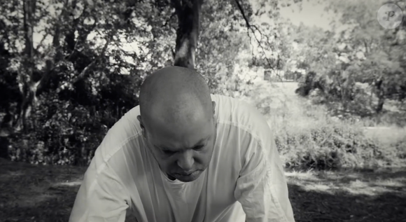 Andrew MacCarthy dans le clip "Borderline", YouTube