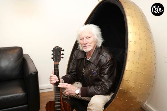 Hugues Aufray en backstage du concert de Hugues Aufray au Le Dôme de Paris - Palais des Sports le 9 novembre 2025. © Jack Tribeca / Bestimage