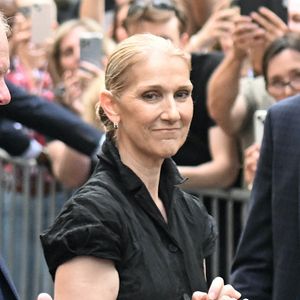 Céline Dion revient enflammer Paris dans quelques mois après des années d'absence. 

Céline Dion à la sortie de l'hôtel Royal Monceau à Paris avant l'ouverture des Jeux Olympiques (JO) de Paris à Paris, France