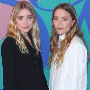 Les soeurs Ashley et Mary-Kate Olsen ont 40 ans aujourd'hui...

Les sœurs Ashley Olsen et Mary-Kate Olsen lors de la cérémonie des CFDA Fashion Awards au Hammerstein Ballroom à New York. Backgrid USA / Bestimage