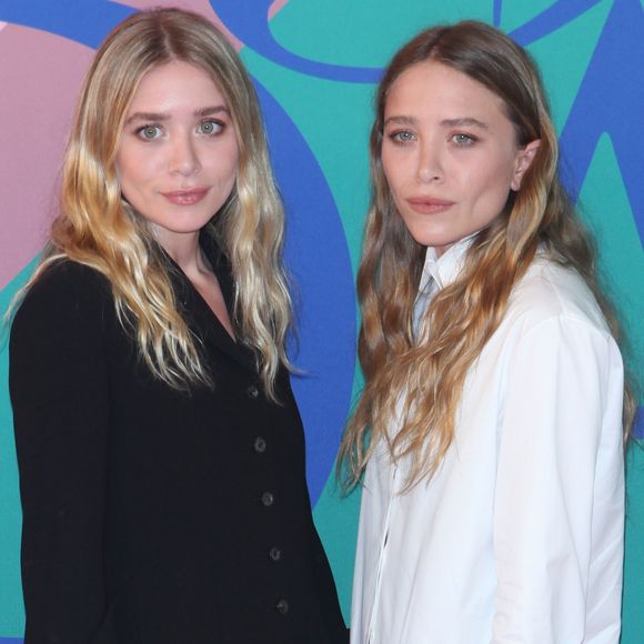 Les soeurs Ashley et Mary-Kate Olsen ont 40 ans aujourd'hui...

Les sœurs Ashley Olsen et Mary-Kate Olsen lors de la cérémonie des CFDA Fashion Awards au Hammerstein Ballroom à New York. Backgrid USA / Bestimage