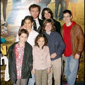 Aujourd’hui âgée de 32 ans, Cindy Colpaert s’est exprimée auprès du média "On Time"

Archive - Jean-Paul Rouve entouré par les enfants du film à l'avant-première de Nos Jours Heureux, au cinéma UGC Normandy. Guillaume Gaffiot/Bestimage