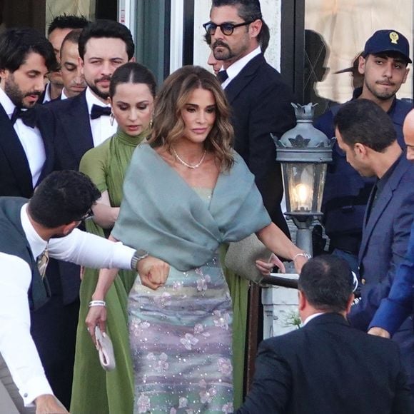 La reine Rania de Jordanie arrive au mariage à San Giorgio, Venise, de Jeff Bezos et Lauren Sanchez. Le 27 juin 2025. @Backgrid UK/ Bestimage