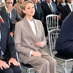 Le prince Albert II de Monaco et la princesse Charlene ont visité en compagnie de M. Thomas Bataglione, l'administrateur et directeur général de la SMEG, le nouveau siège social de la société, installé dans le quartier de Fontvieille à Monaco, le 15 octobre 2025. © Bruno Bebert / Bestimage
