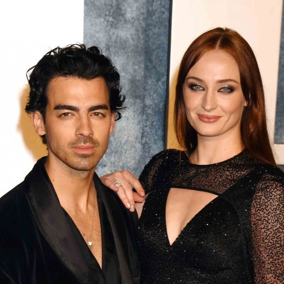 Joe Jonas et Sophie Turner au photocall de la soirée "Vanity Fair" lors de la 95ème édition de la cérémonie des Oscars à Los Angeles.