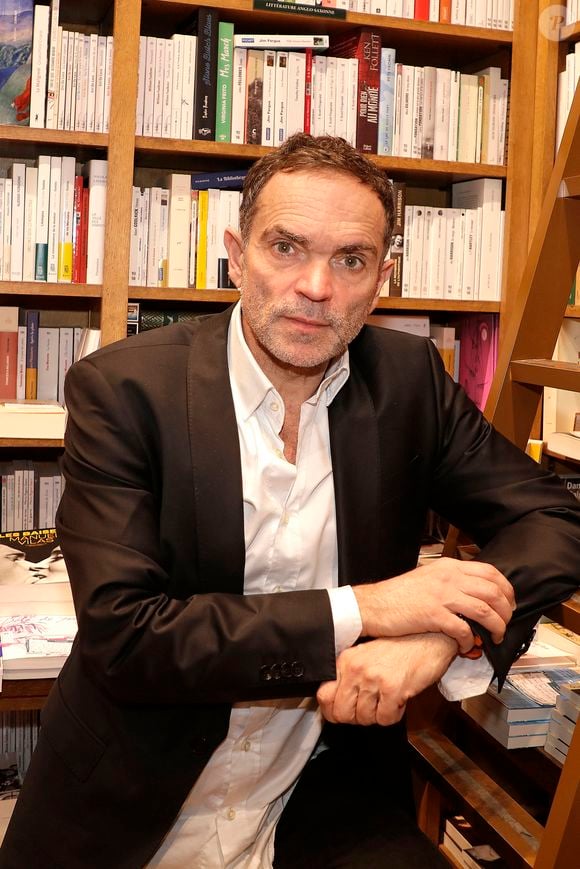 Yann Moix présente le numéro deux de la revue Année Zéro à la Librairie Delamain à Paris le 24 novembre 2022.
© Cédric Perrin / Bestimage