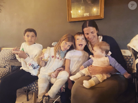 Mais un drame est survenu : le petit Ezechiel est né sans vie.

Elsa Laforce, à la tête d'une fratrie de cinq enfants dans "Familles nombreuses, la vie en XXL" sur TF1.