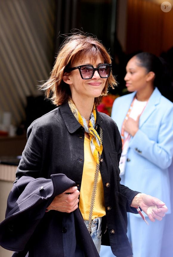 Sophie Marceau - Célébrités au village lors des Internationaux de France de tennis de Roland Garros 2024 à Paris le 9 juin 2024.