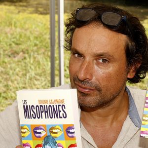 En plus de son mariage, Bruno Salomone avait un autre projet en tête : écrire une BD. "Je crois qu’il a vraiment travaillé dessus jusqu’à son dernier souffle", a expliqué le producteur.

Bruno Salomone à la 2ème édition du salon littéraire " Les Ecrivains Chez Gonzague Saint Bris " à Chanceaux-près-Loches, le 25 août 2019. 

Photo : Cedric Perrin / Bestimage