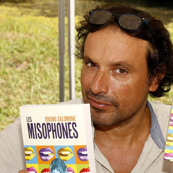 En plus de son mariage, Bruno Salomone avait un autre projet en tête : écrire une BD. "Je crois qu’il a vraiment travaillé dessus jusqu’à son dernier souffle", a expliqué le producteur.

Bruno Salomone à la 2ème édition du salon littéraire " Les Ecrivains Chez Gonzague Saint Bris " à Chanceaux-près-Loches, le 25 août 2019. 

Photo : Cedric Perrin / Bestimage