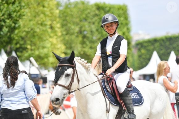 Giulia Sarkozy sur Valentine lors de la coupe Kids Cup L'Envol lors du Longines Paris Eiffel Jumping le 20 juin 2025 © Perusseau / Veeren / Bestimage