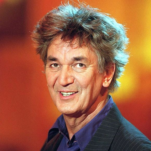 Elle évoque son admiration pour son grand-père Jacques Higelin.

Jacques Higelin dans l'émission "Vivement dimanche".