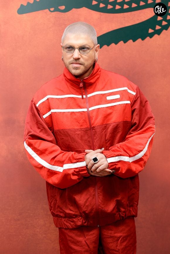 Une porte de réfrigérateur dissimule l’entrée, imaginée avec Joe Dona.

Mosimann au photocall du défilé Lacoste Collection Femme Prêt-à-Porter Printemps/Eté 2027 lors de la Fashion Week de Paris (PFW) à Roland Garros, à Paris, France, le 4 octobre 2026. © Olivier Borde/bestimage