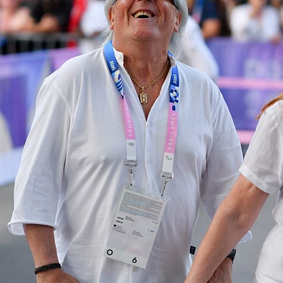 Soit un an après la sortie du morceau

Gilbert Montagné - Arrivées à la finale de basketball "France vs USA" à l'Arena Bercy à Paris, lors des Jeux Olympiques Paris 2024. Le 10 août 2024
© Perusseau-Jacovides / Bestimage