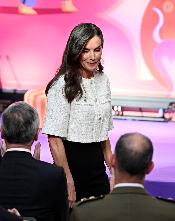 La reine Letizia d’Espagne lors de la remise des Prix de littérature jeunesse "El Barco De Vapor" et "Gran Angular" à Madrid, le 24 avril 2025. 
© Francisco J. Olmo / Europa Press / Bestimage