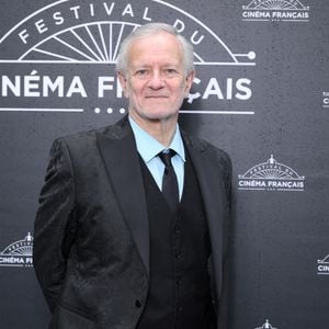Francis Huster lors de la 5ème edition du Festival du cinéma Français et de la gastronomie (7ème art et gastronomie) à Aix-les-Bains le 2 juin 2026.

© Denis Guignebourg /Bestimage