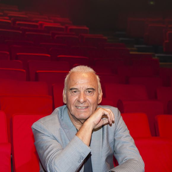 Avant de conclure : "Je n’ai pas envie de faire la promotion de trucs que je pense néfastes, car ces émissions occultent de vrais artistes. Il y a des artistes qui ont du talent, et ceux-là, on ne les voit pas"

Exclusif - Michel Fugain - Michel Leeb fête ses 40 ans de carrière sur la scène du théâtre André Malraux à Rueil-Malmaison le 24 octobre 2017.  © Pierre Perusseau/Bestimage